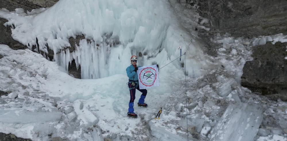 Dağcılar Erzurum'da buz tırmanışı gerçekleştirdi