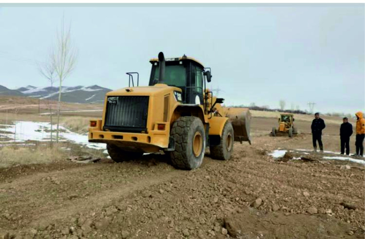 ERCİŞ BELEDİYESİ YOL YAPIM İŞLERİNE DAVAM EDİYOR