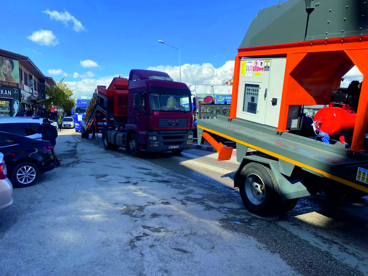 Erciş Belediyesi'nin Asfalt Şantiyesi Ekipmanları Geldi