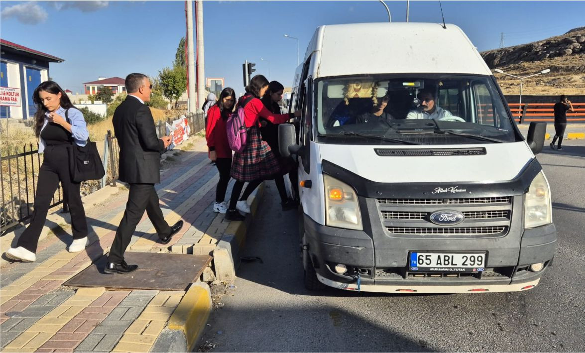 ERCİŞ’TE ÖĞRENCİ SERVİS ARAÇLARI  DENETLENDİ