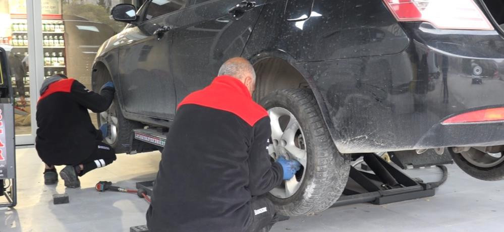 Erciş'teki oto lastikçilerde yoğunluk