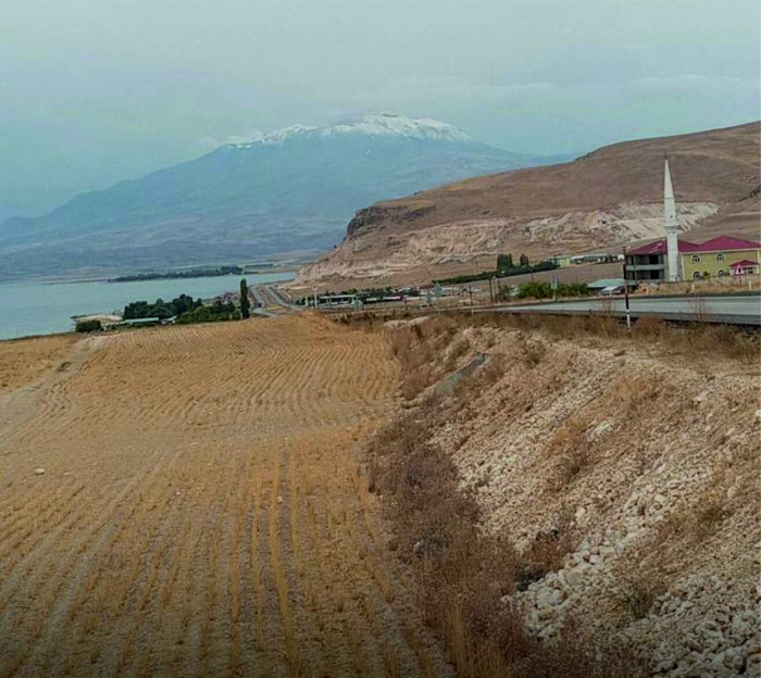 Süphan Dağı'na mevsimin ilk karı yağdı