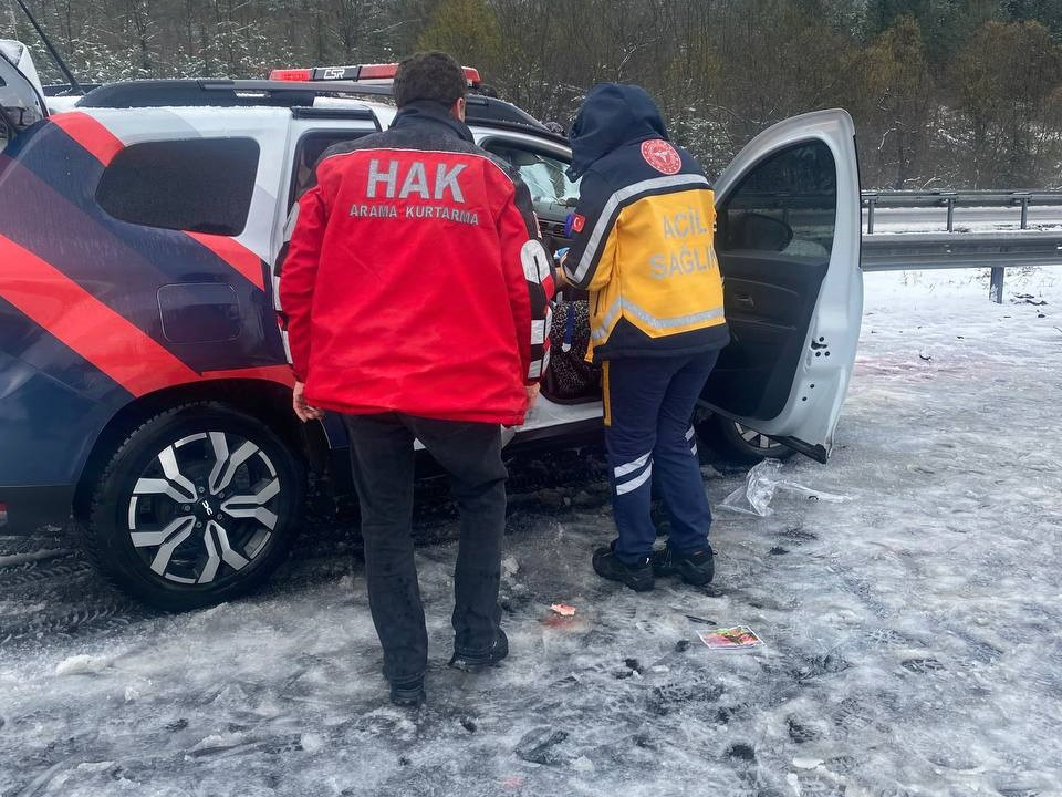 Van kurtarma ekibi, Bolu Tüneli'ndeki kazaya müdahale etti