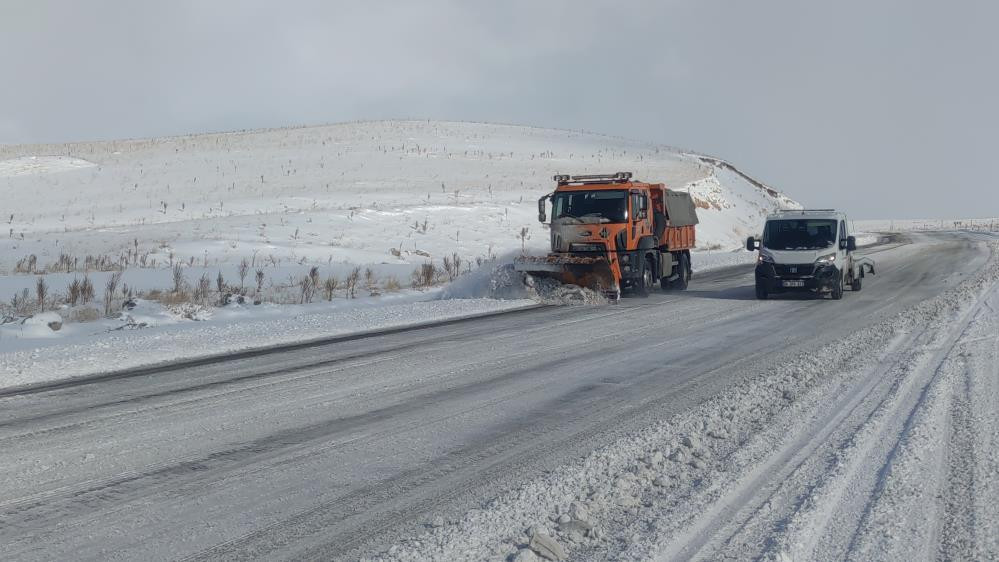 Van'da 21 yerleşim yerinin yolu ulaşıma kapandı