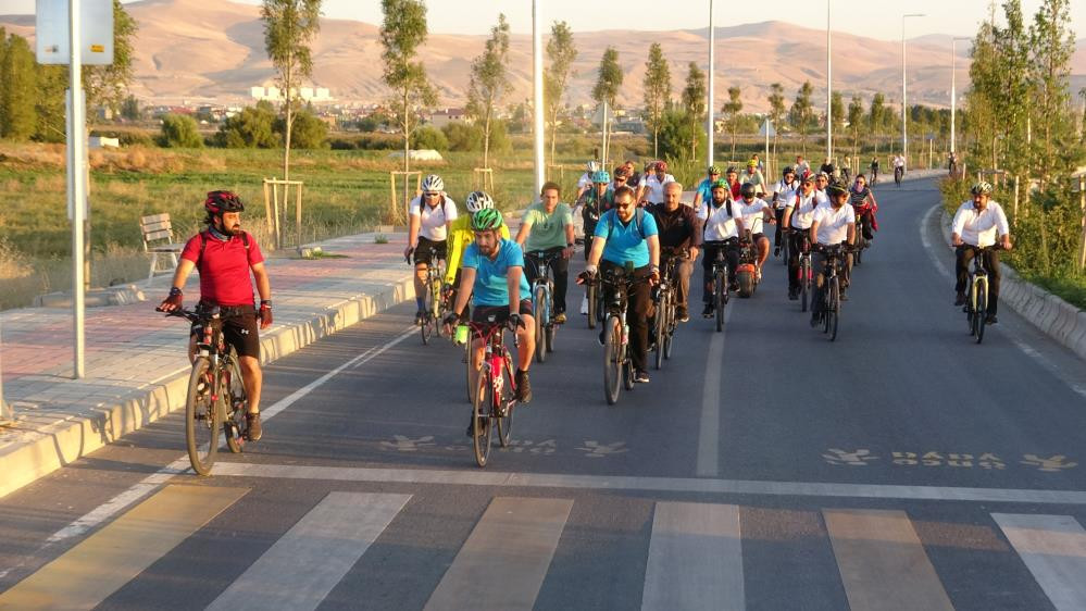 Van’da sağlıklı yaşam için pedal çevirdiler