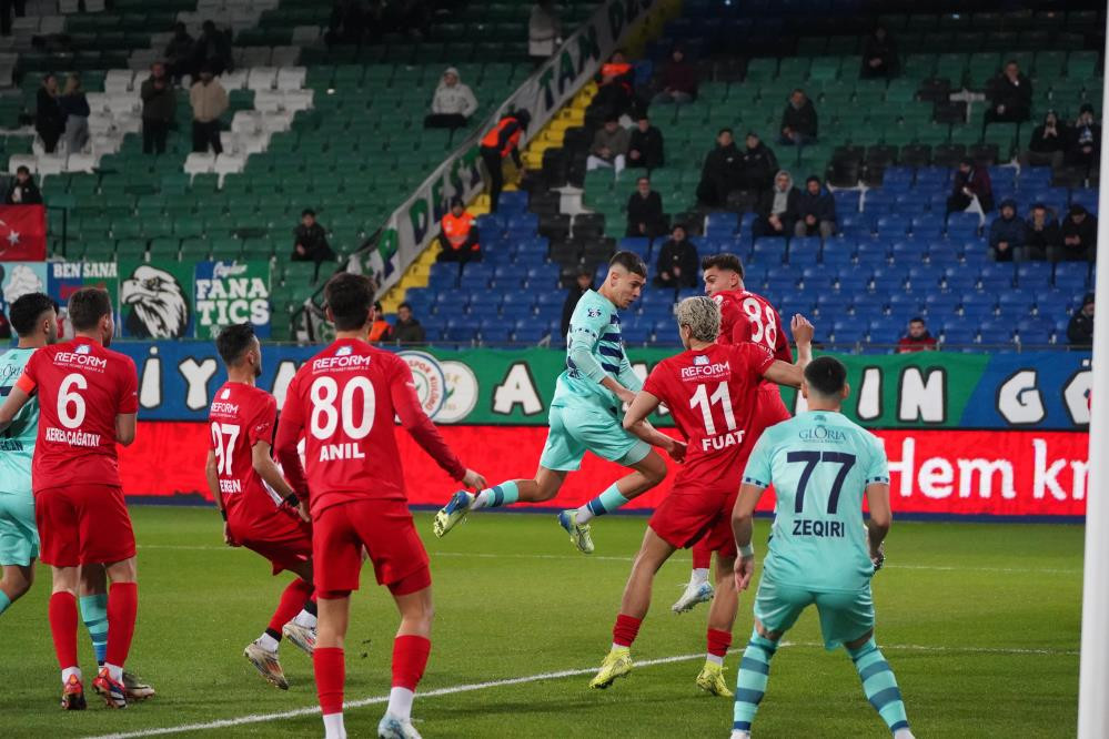 Ziraat Türkiye Kupası: Çaykur Rizespor: 6 - Vanspor FK: 0